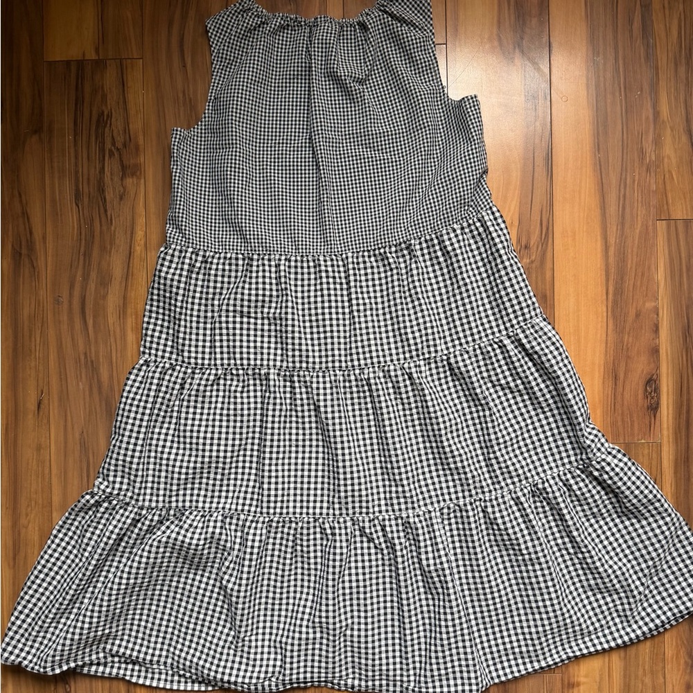 Uniqlo girl’s Black and White Checkered sleeveless tiered Dress - Picture 3 of 7